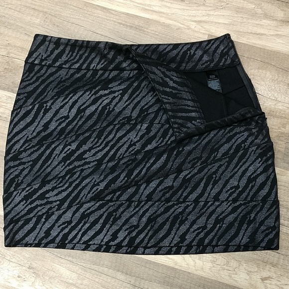 *NWT* Express Skirt - Picture 5 of 8